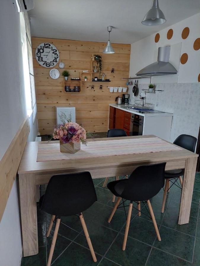ドレツニック・グラードApartman Hanaアパートメント エクステリア 写真